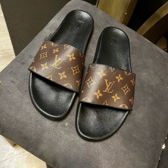 Louis Vuitton Sandals Men’s . - Picture 2 of 4